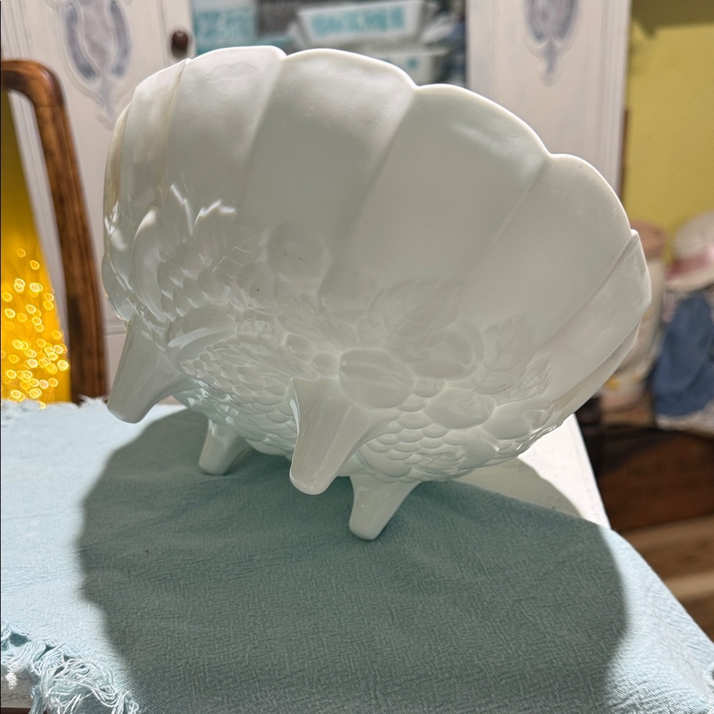 Flash sale🔥💥White Embossed Indiana milk glass fruit bowl footed harvest grape - Picture 2 of 12